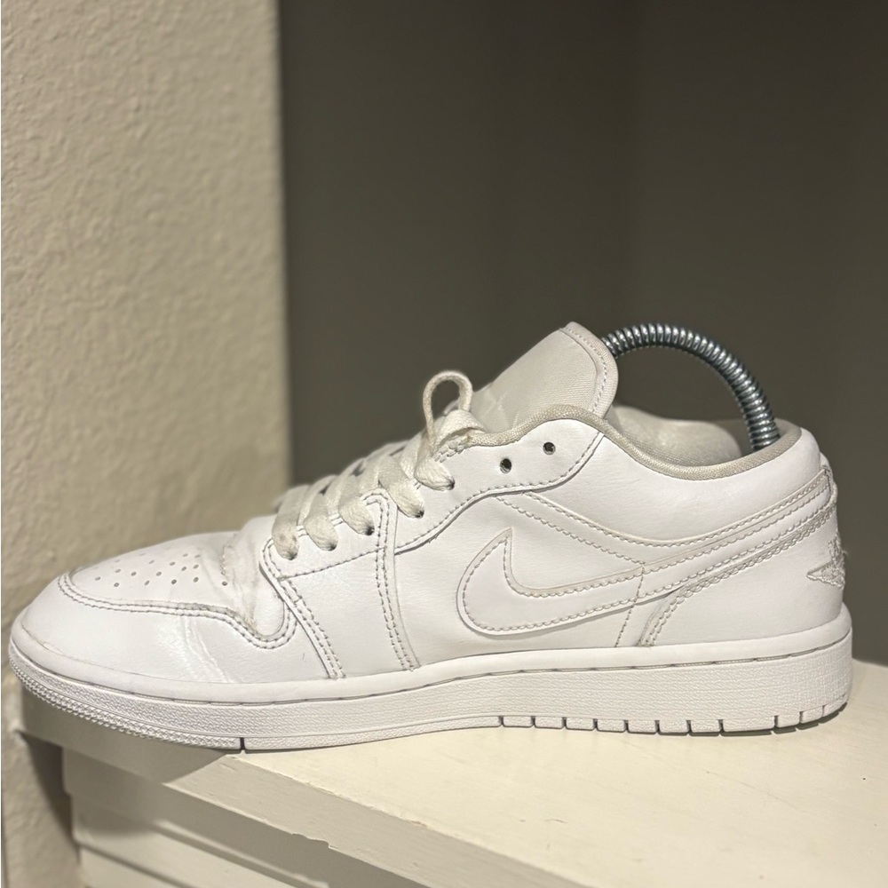 Nike Air Jordan 1 Low Triple White Women Size 8 DV0990-111 - Picture 3 of 11